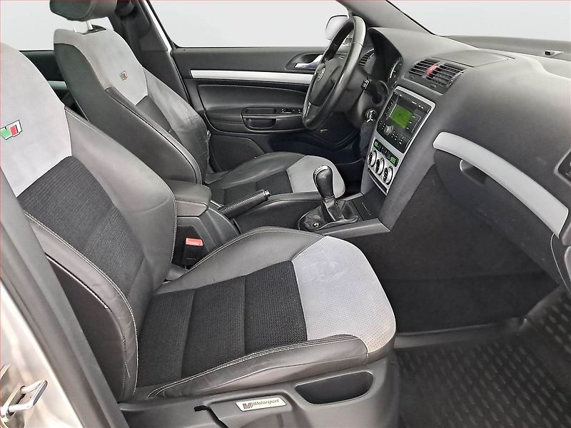 Škoda Octavia (2008) RS 2.0 TDI, nová STK, Tažné - fotka 9 z 15