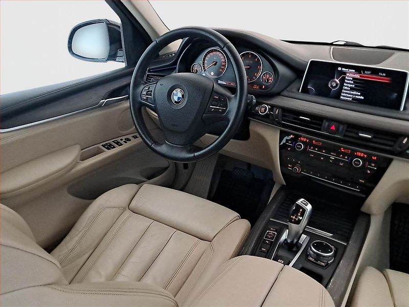 BMW X5 (2013) xDrive30d - fotka 7 z 19