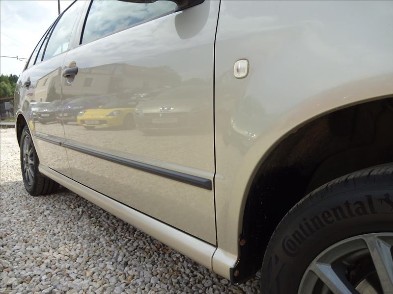 Škoda Fabia I 1,2i 47kW Combi - fotka 9 z 43