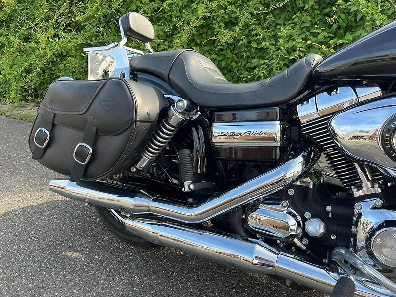 Harley-Davidson FXDC Dyna Super Glide Custom (2010) - fotka 10 z 14