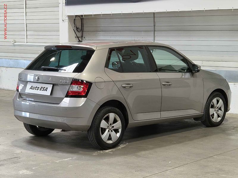 Škoda Fabia (2017) 1.2TSi, 2.maj,ČR, autoAC - fotka 6 z 16