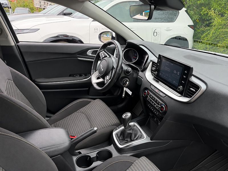 Kia Ceed (2023) 1.5T-GDI 118kW ,ČR,Exclusive  - fotka 6 z 6