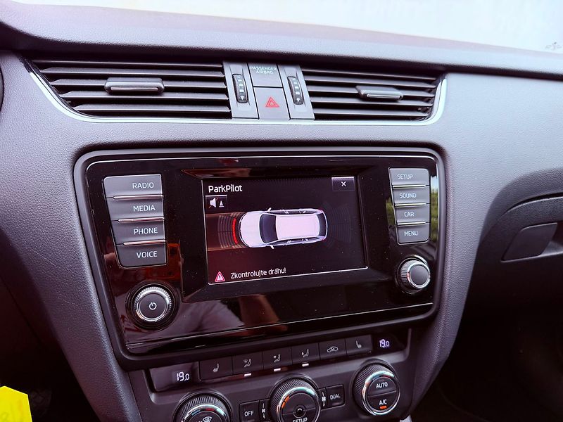 Škoda Octavia 1.4 TSi Elegance, Serviska - fotka 18 z 25