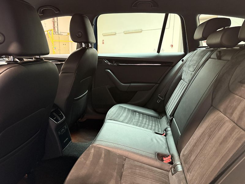 Škoda Octavia 2.0 TDI 110kW DSG L&K Combi - fotka 13 z 16