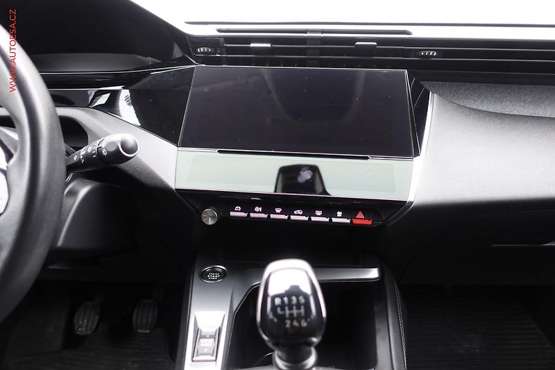 Peugeot 308 (2022) 1.2PT, ČR, Allure - fotka 13 z 21