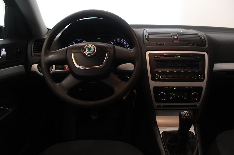 Škoda Octavia (2010) 1.4 TSI 90kW Nez.Topení - fotka 30 z 31
