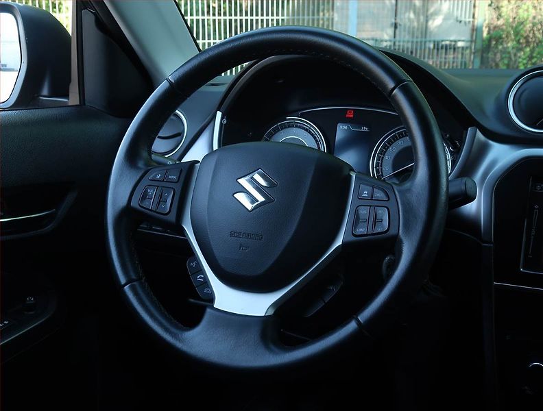 Suzuki Vitara (2023) Premium 1.4 BoosterJet - fotka 19 z 19