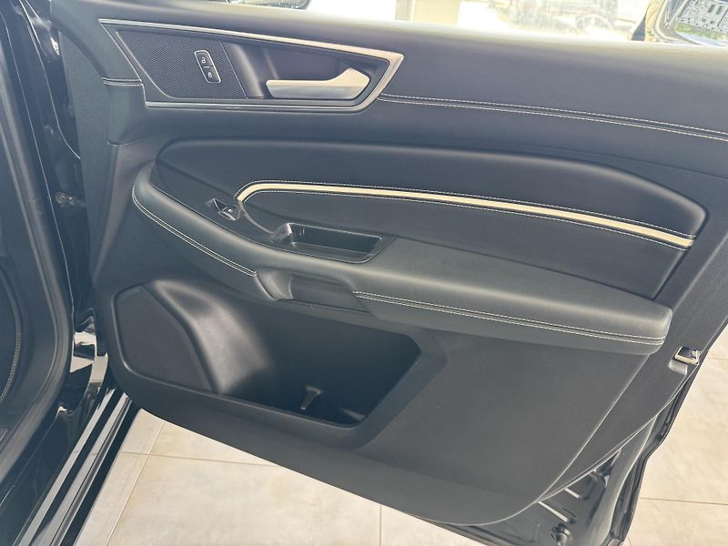Ford S-MAX (2017) 2,0SCTi AUT. VIGNALE 7.MÍST - fotka 28 z 33