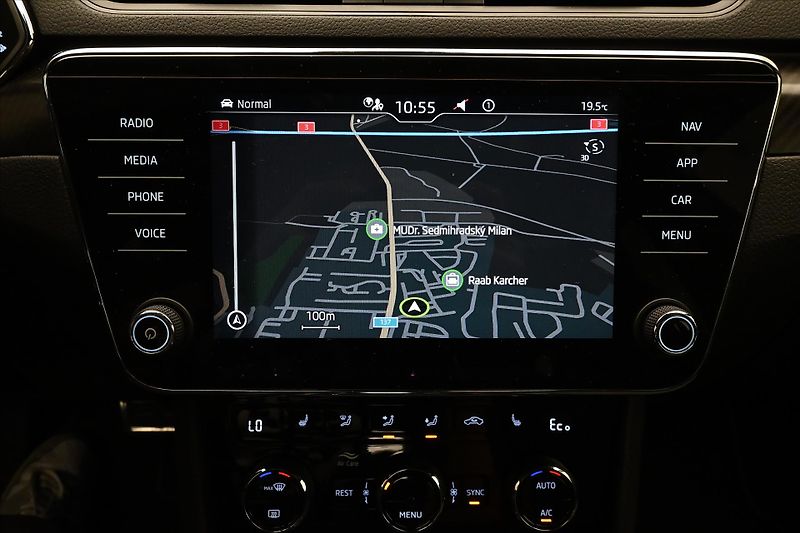 Škoda Superb 1,4 iV TSI 115kW DSG Sportline - fotka 16 z 26