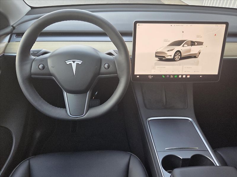 Tesla Model Y 0,0 LFP Ryzen SoH92% Tažné Enh - fotka 14 z 21