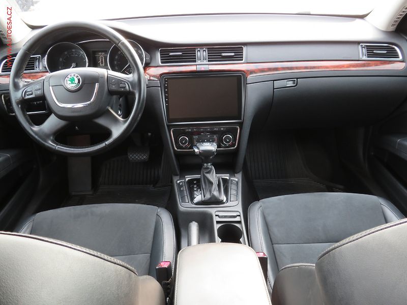 Škoda Superb (2011) 3.6 V6 4x4, ČR, Exclusive - fotka 9 z 28