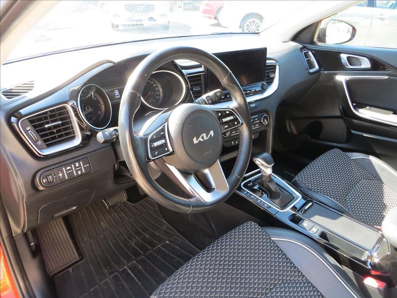 Kia XCeed 1,5 T-GDI 118kW Exclusive ČR - fotka 12 z 26