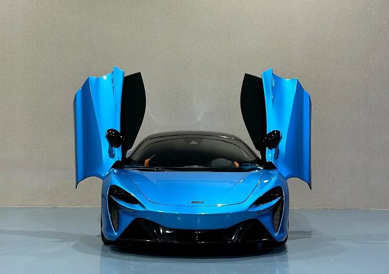 McLaren Ostatní (2023) Hybridní sportovní model - fotka 4 z 15