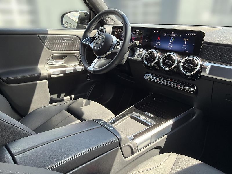 Mercedes-Benz GLB 200d 4MATIC - fotka 12 z 17
