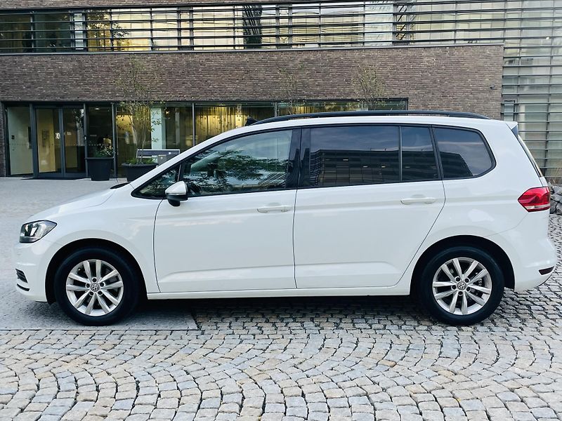 Volkswagen Touran 1.6TDI MANUÁL SERVISKA TAŽNÉ - fotka 18 z 44
