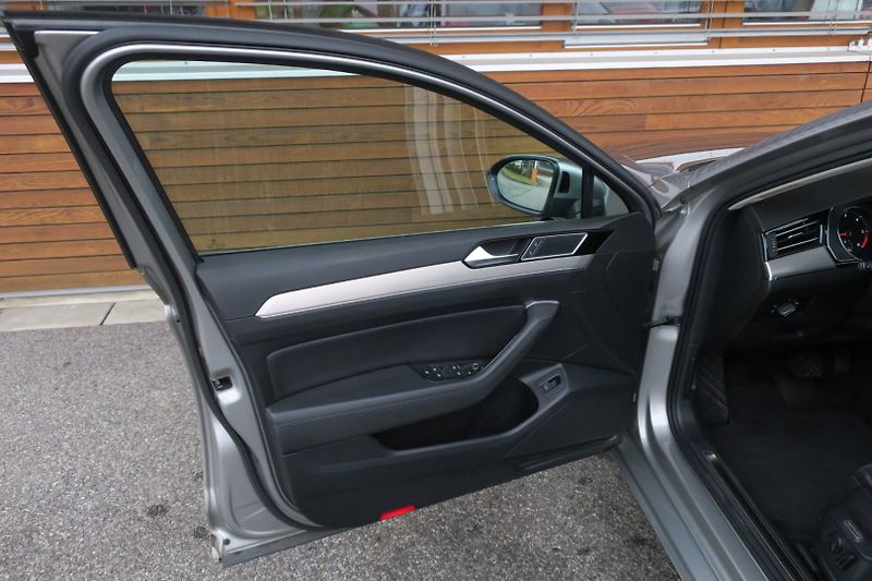 Volkswagen Passat (2017) 2.0TDI 140kW 4MOT DSG Highline - fotka 11 z 49