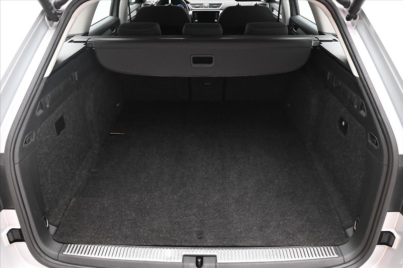 Škoda Superb 1,4 TSI iV 160KW DSG Ambition - fotka 10 z 31