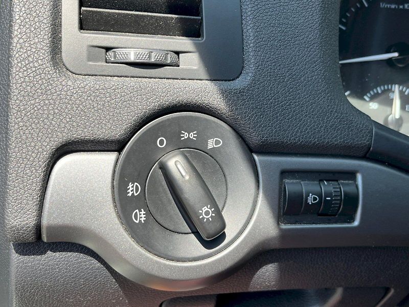 Škoda Octavia (2011) 1.6 MPI Tour Trumf Combi - fotka 13 z 24