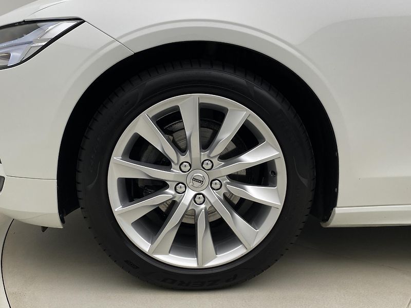Volvo V90 B4 MOMENTUM AUT - fotka 36 z 46