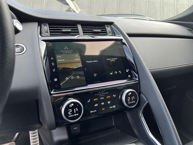 Jaguar E-Pace 2.0 D165 AWD R-DYNAMIC ZÁRUKA - fotka 15 z 22