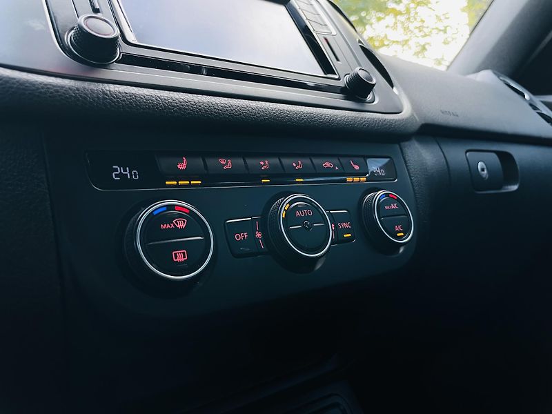Volkswagen Tiguan 1.4TSI MAN VÝHŘEV TAŽNÉ KAMERA - fotka 37 z 43