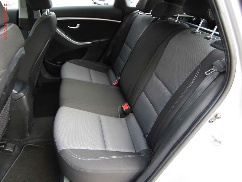 Hyundai i30 (2013) 1.6CRDi, ČR, Klima - fotka 10 z 18