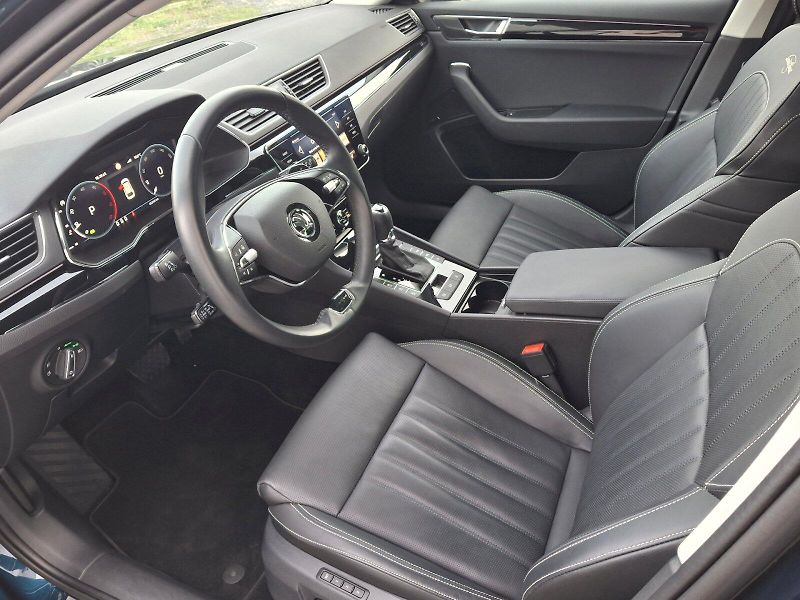 Škoda Superb (2023) Combi L&K DSG 4x4 2,0TDi 147kW - fotka 6 z 35