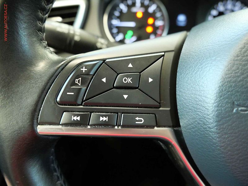 Nissan Qashqai (2017) 1.6dCi, ČR, Tekna, AT, panor - fotka 16 z 23
