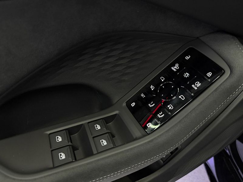 Audi RS 5 AVANT 470KW QUATTRO, 285 KM/H, - fotka 32 z 36