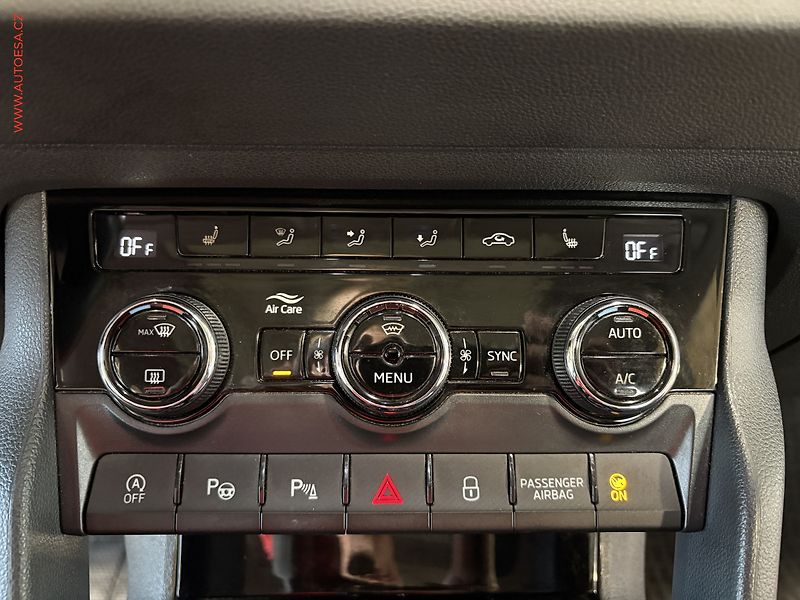 Škoda Karoq (2018) 1.5 TSi, ČR, Style, LED - fotka 15 z 19