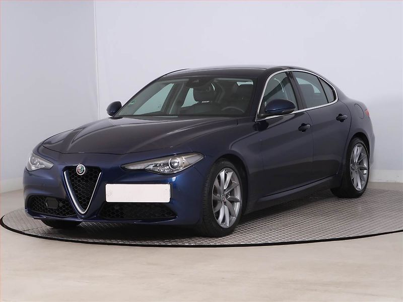 Alfa Romeo Giulia (2018) 2.0 Turbo - fotka 2 z 20