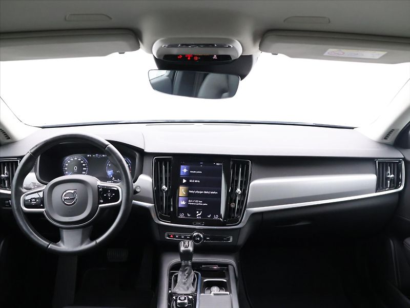 Volvo V90 2,0 T5 184kW Momentum CZ DPH - fotka 27 z 36