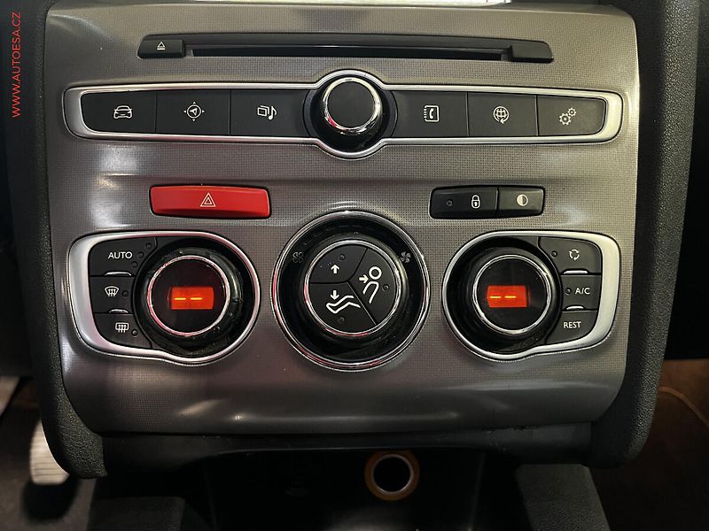 Citroën C4 (2015) 2.0HDi, Shine, bixen, panor - fotka 15 z 17