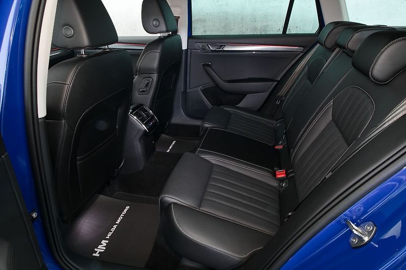 Škoda Superb 2.0TDI 110kW DSG Tažné Webasto - fotka 11 z 37