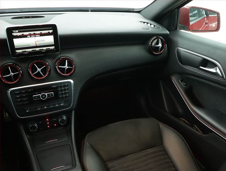 Mercedes-Benz Třídy A (2012) A 250, Automat, Serv.kniha - fotka 8 z 19