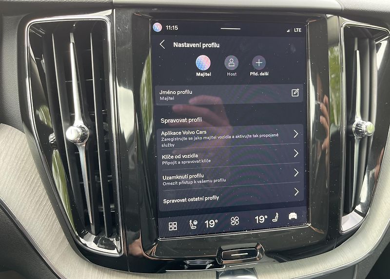 Volvo XC60 B5 AWD PLUS DARK/360/vent/kola - fotka 44 z 50