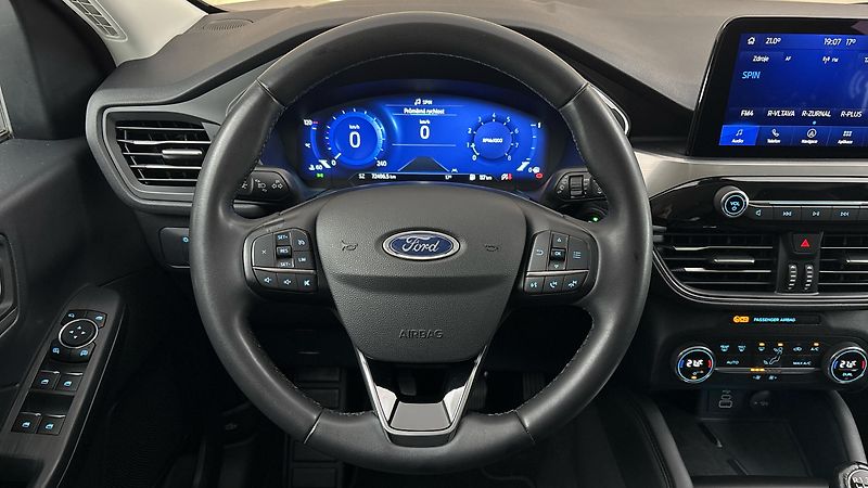 Ford Kuga 1.5 Ecoboost Titanium - fotka 9 z 26