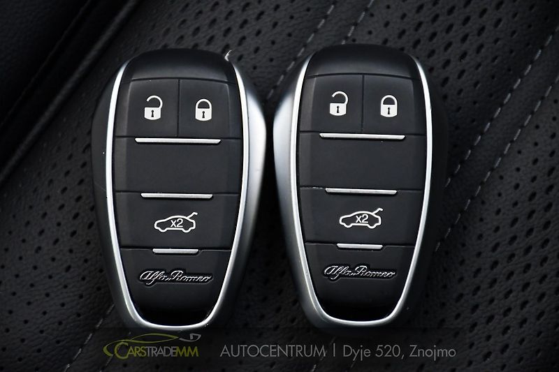 Alfa Romeo Stelvio 2,2 D 16V 210k Veloce AT8-Q4 - fotka 36 z 55