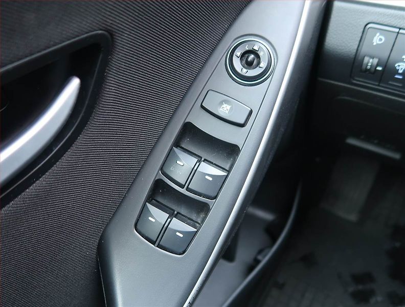 Hyundai i30 (2014) 1.6 CRDi, Tempomat - fotka 14 z 14