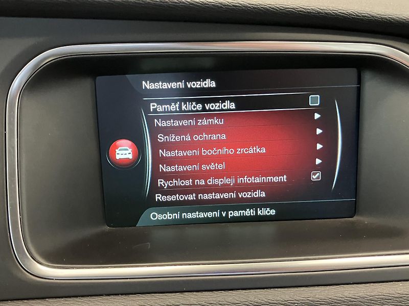 Volvo V40 T3 FWD Summum, MT6 - fotka 35 z 42