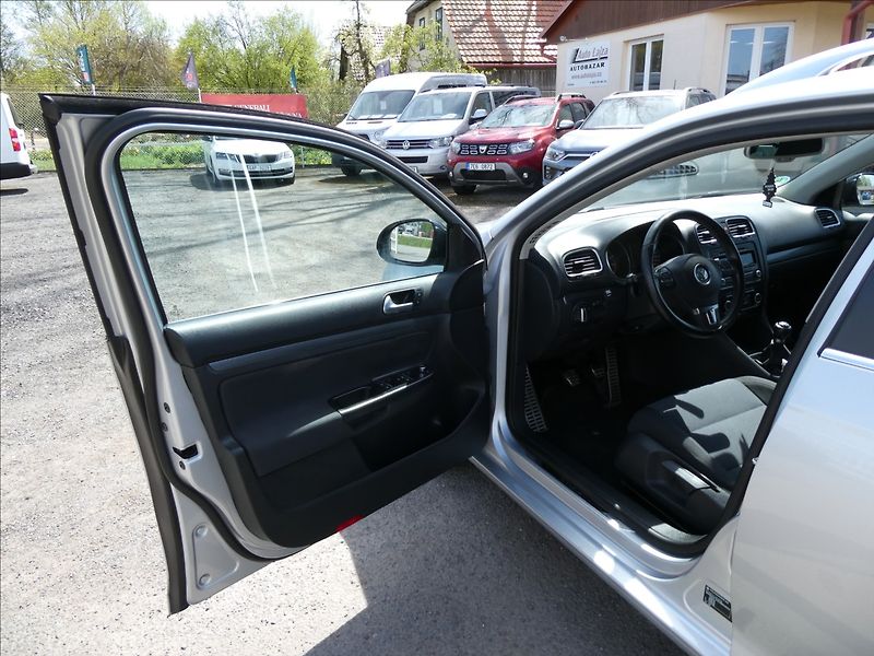 Volkswagen Golf 1,4 TSi 90kW STYLE - fotka 18 z 43