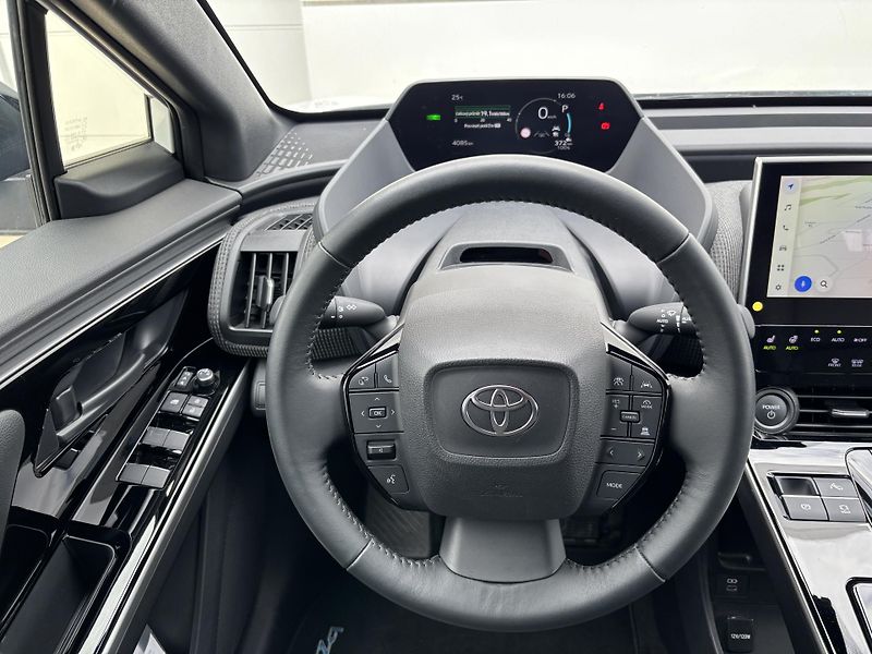 Toyota bZ4X (2024) Prestige 64k KWh 4x4 217k - fotka 6 z 14