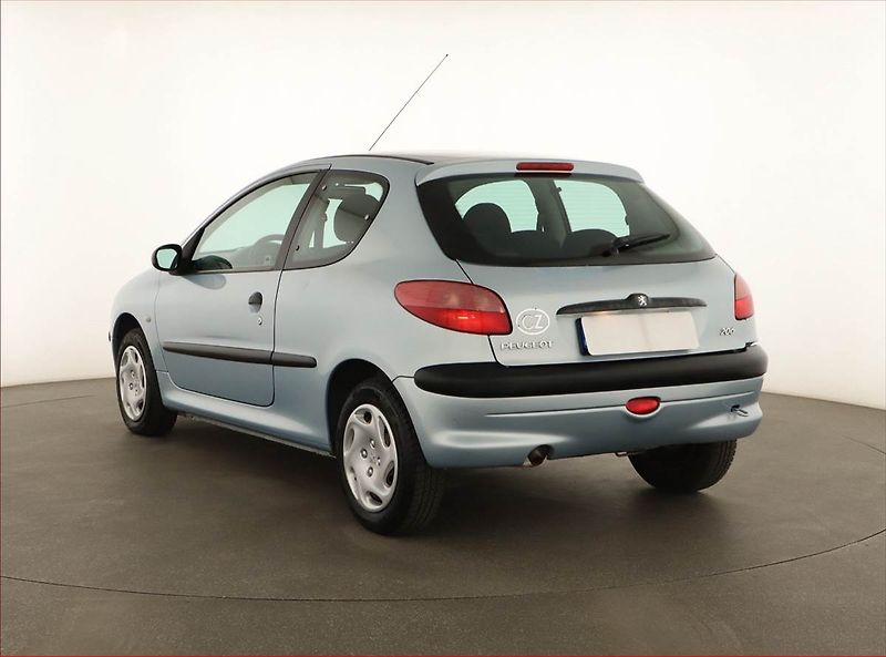 Peugeot 206 (2001) 1.4 i, po STK, jezdí výborně - fotka 4 z 12