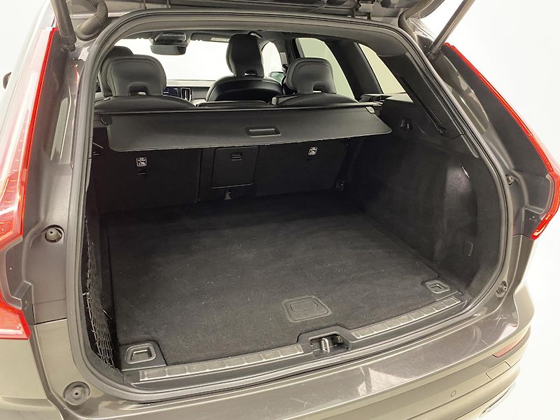 Volvo XC60 T5 AWD R-DESIGN AUT CZ - fotka 6 z 46