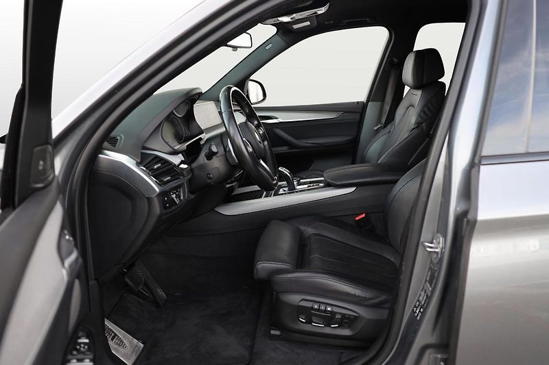 BMW X5 xDrive30d - fotka 8 z 15