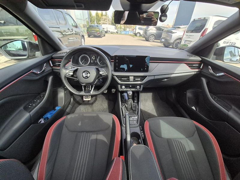 Škoda Scala (2023) 1.5 TSI MONTE CARLO MAN6  - fotka 2 z 35