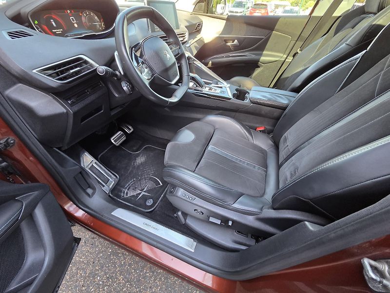 Peugeot 3008 (2017) 1.2 PT 130 ALLURE EAT6 - fotka 9 z 30