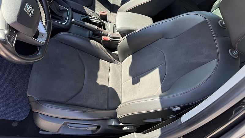 Seat Leon ST*2.0TDi*135kW*FR*LED*ACC* - fotka 12 z 20