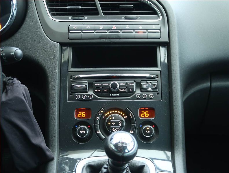 Peugeot 5008 (2013) Active 2.0 BlueHDi, 7 míst - fotka 12 z 17