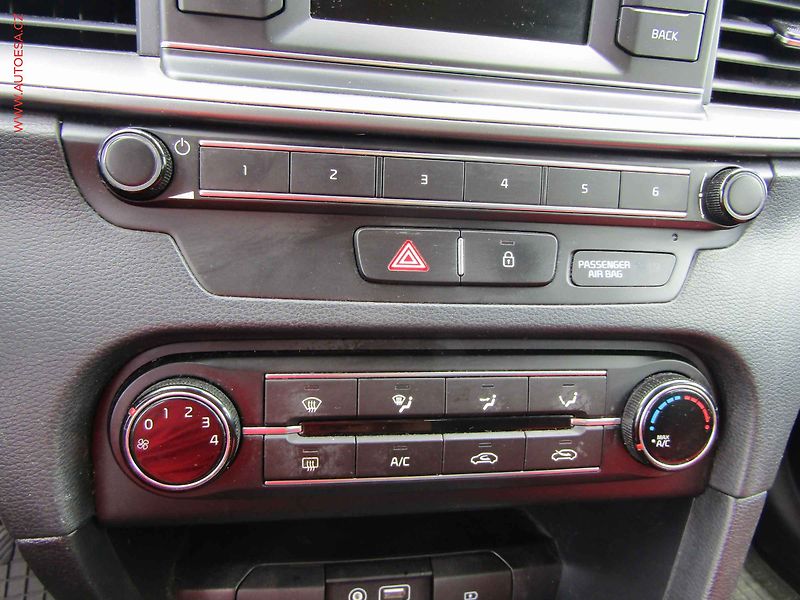 Kia Ceed (2018) 1.0T-GDi, AC - fotka 17 z 17